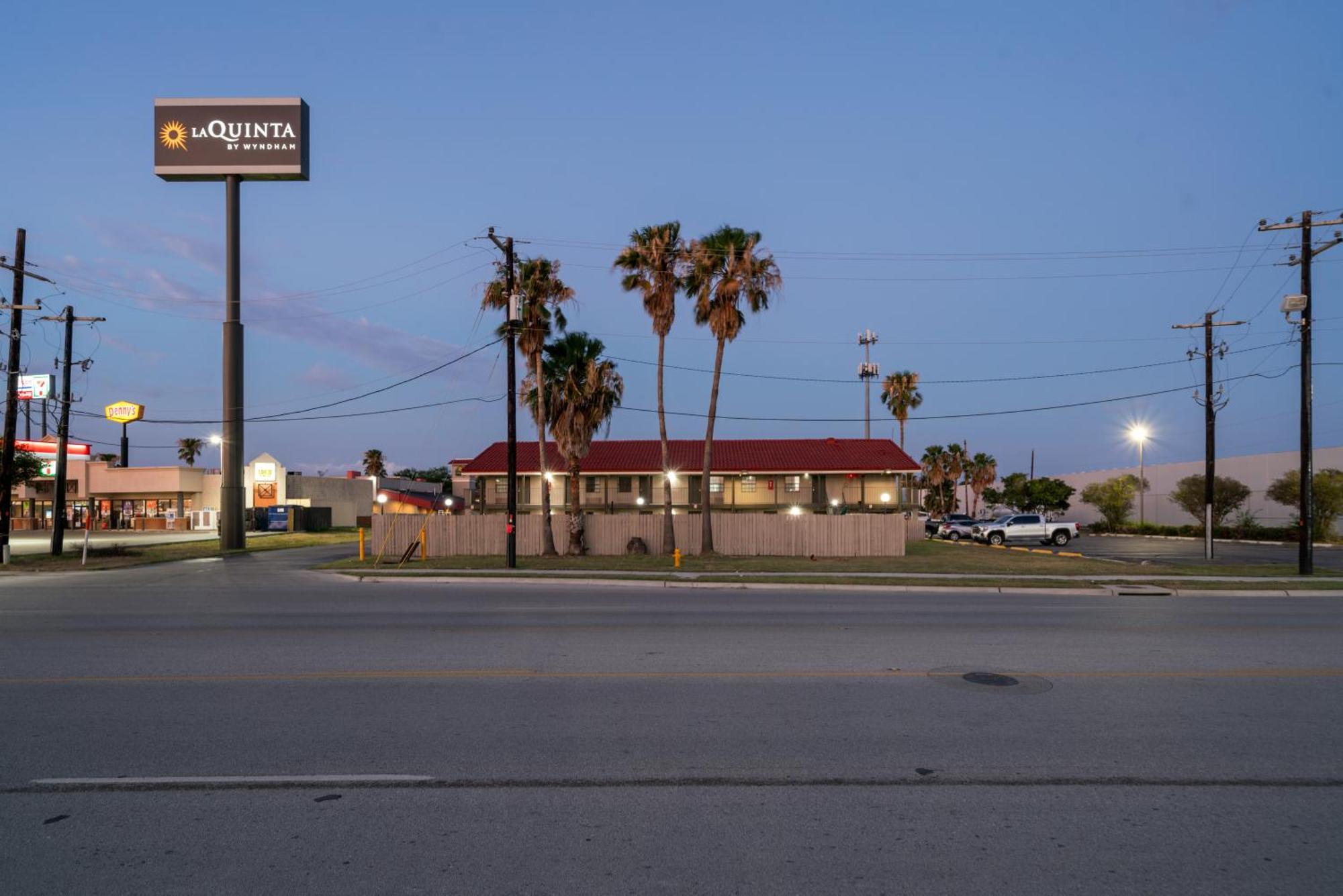 La Quinta Inn By Wyndham Corpus Christi North Esterno foto