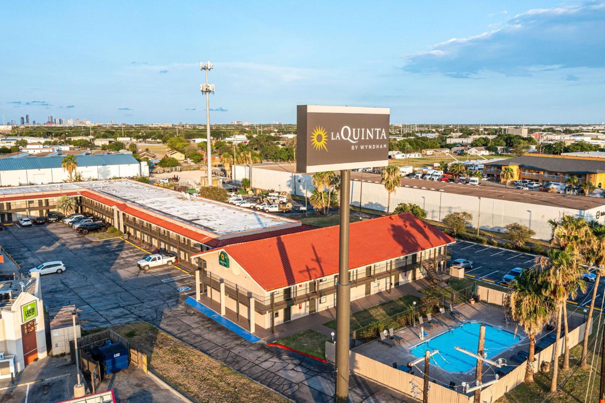 La Quinta Inn By Wyndham Corpus Christi North Esterno foto