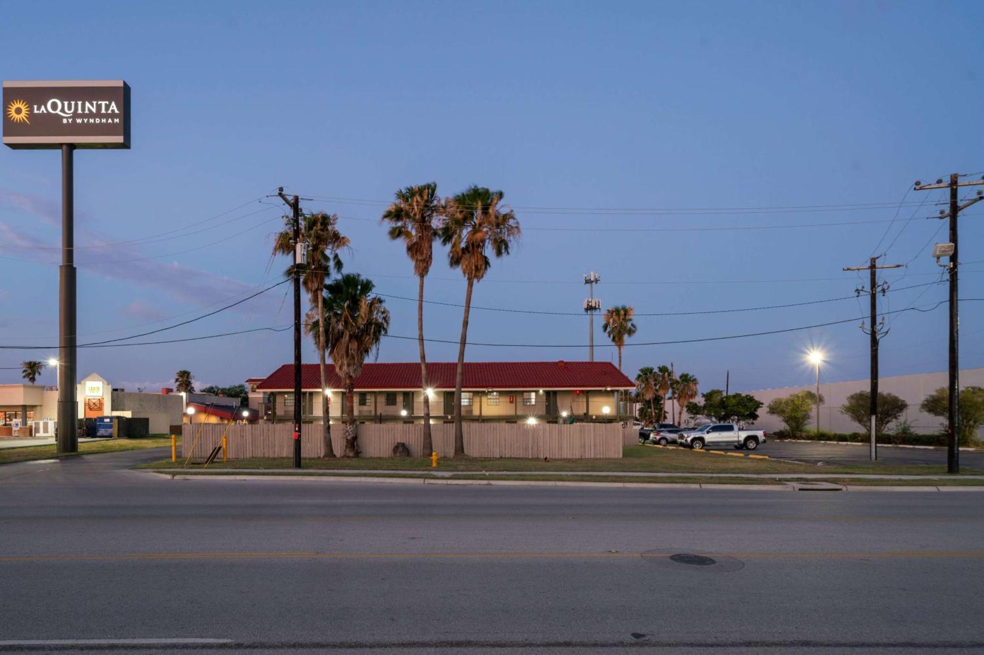 La Quinta Inn By Wyndham Corpus Christi North Esterno foto